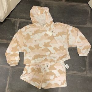 NWT Z Supply Lounge Set